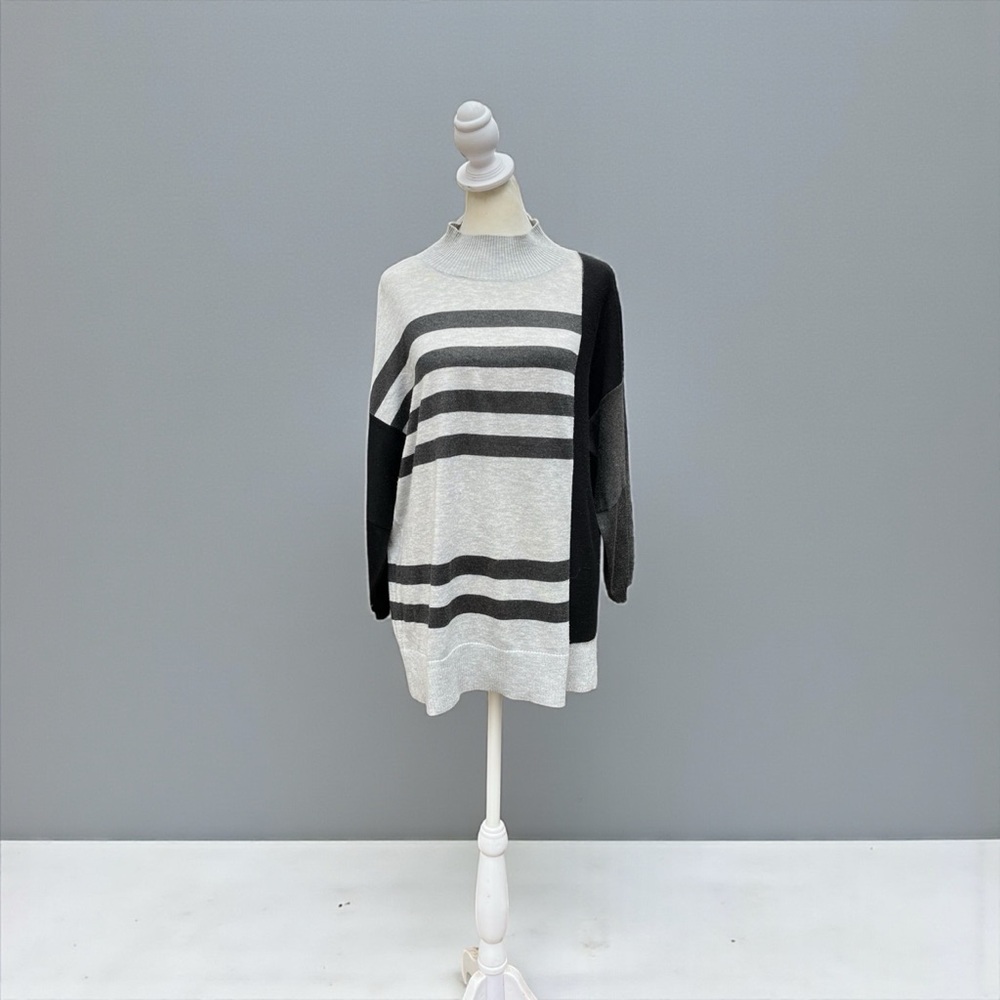 Vince Camuto Mock Neck Knit Sweater in Black/Gray Size Small - Picture 2 of 7